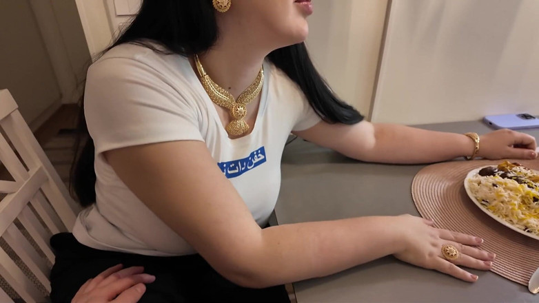 Amateur Homemade Porn: ケバブランチ後のクソペルシャの大きなお尻の角質の義理の妹