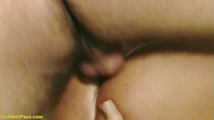Goldwin pass: 苗条熟女在健身房被粗暴肛交