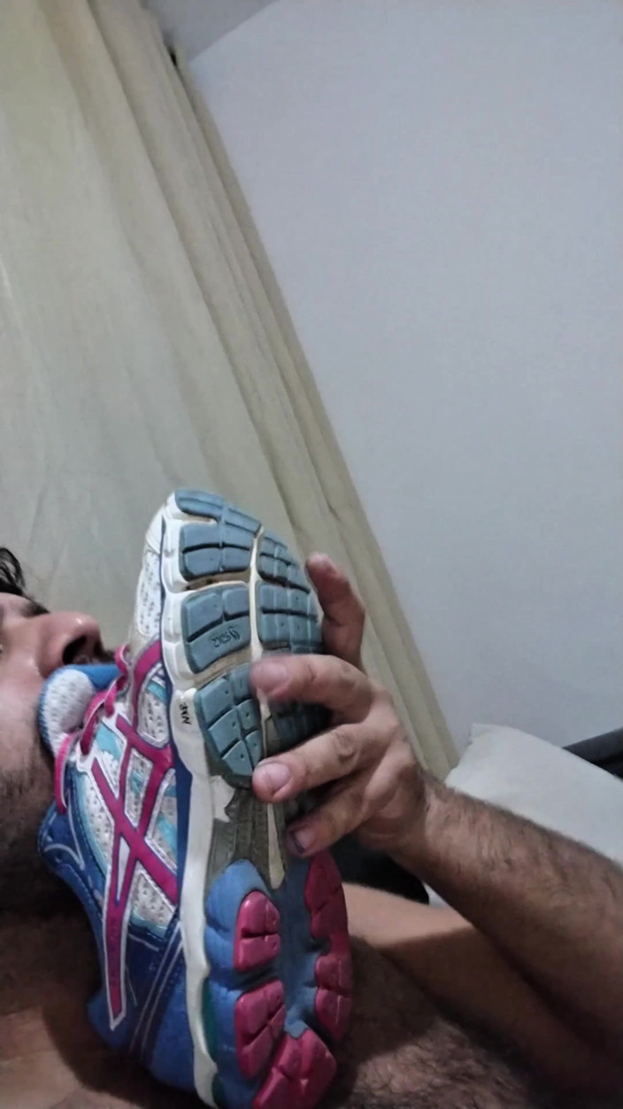 Sneakerfetish_BR: Kongkek dan pancutan mani dalam teman wanita saya Sneakers (Nike Downshift12...