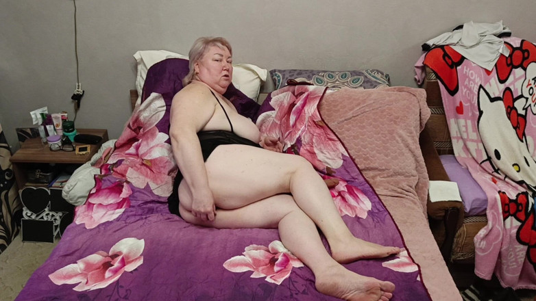 Zona901: Teściowa masturbuje się swoją soczystą, mięsistą cipką z sex toys