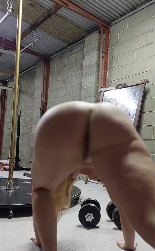 Nude Workout!! (Michellexm)