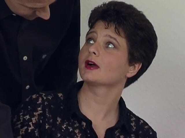 Porno kino: Short Haired Slut From Germany Pleasing Her Client at the...