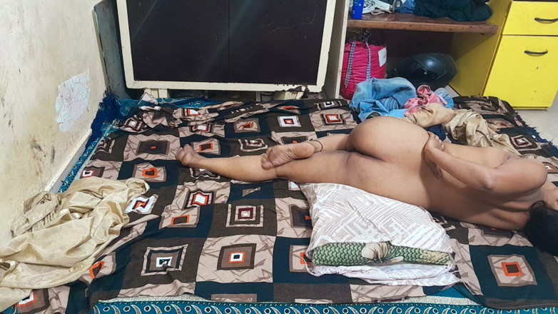 Hot Indian Aunty: คืนโรแมนติกรุ่นแม่น่าเย็ดอินเดียคนสวยกับผัวของเธอ