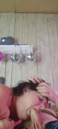 Quando ha finito con questa puttana la spinge al flor