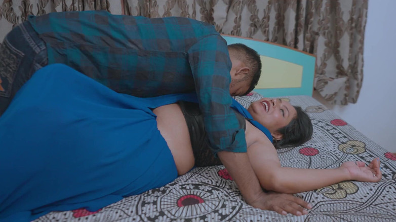 Next short: Awek desi cantik India panas untuk saree menjemput teman lelaki...