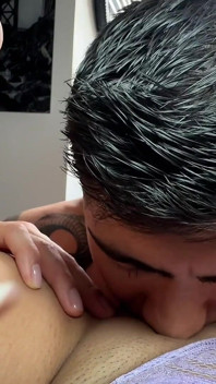 Llenandole La Boca De Leche a Mi Vecina