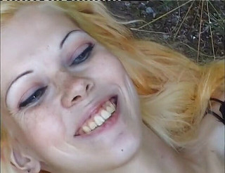 Radical: 热辣少女在大自然中性交