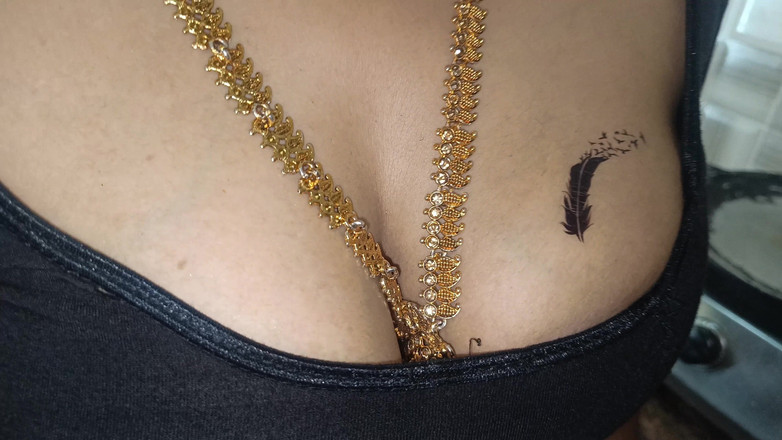 Magilmathi: Vdané ženy si užívají sexy lesbičky