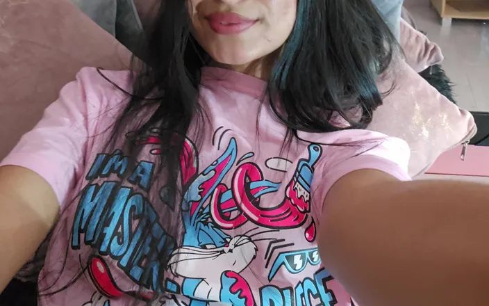 LissaWiild: My Fingers Are on Fire in My Pussy