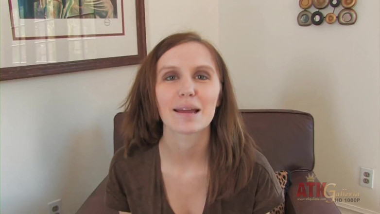 ATKIngdom Fans: Pregnant brunette babe Kelly Klass enjoys posing at casting