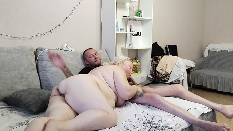 Zona901: Mitt handjobb slutade med en djup avsugning från min svärmor...