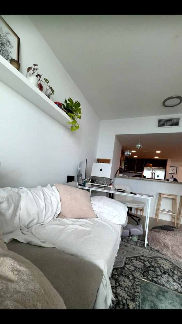 Dani Valentina: Transmisie în direct cu Dani Valentina