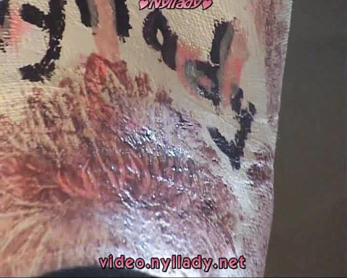 Nyllady: Pusingan dan... bertelanjang