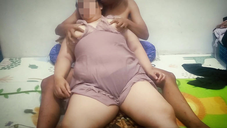 my_wife_chubby: Sally a fost foarte impresionată. Corpul ei este atât de...