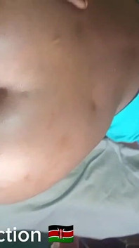 Geiles schwarzes schätzchen mit Öl auf ihrem großen runden arsch wird gefickt - schwarzer porno