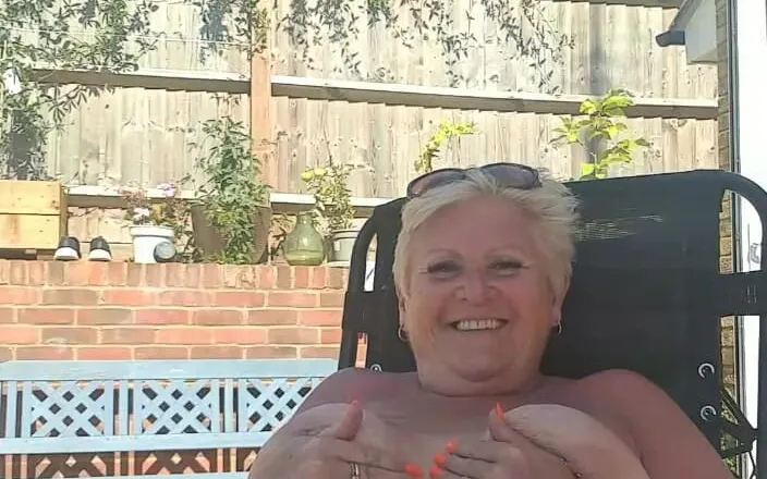 Uk Joolz: Breakfast and chat