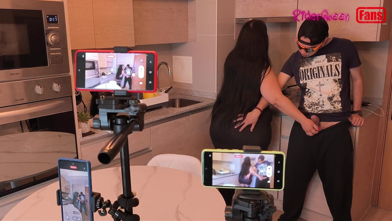 Riderqueen: Wideo dla fanów - pasierb odwiedza macochę w kuchni