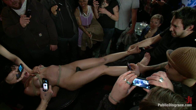 Public Disgrace by Kink: Hoàn toàn tuyệt vời