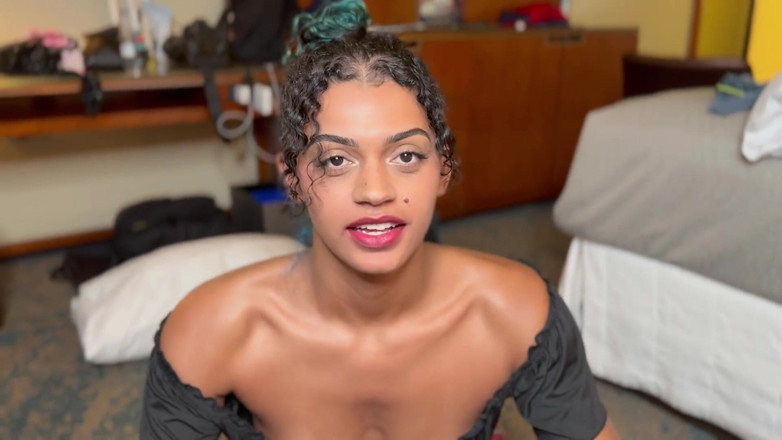 Island Boy Vids: Natasha Carter neden gırtlağına kadar keçi olduğunu gösteriyor
