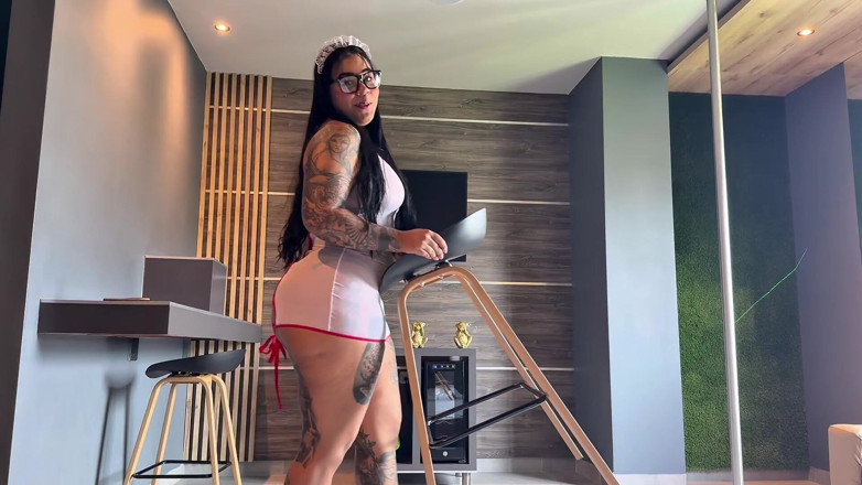 AlejandraGarciax: Colombian Nurse Improves Her Patient with Her Big Ass