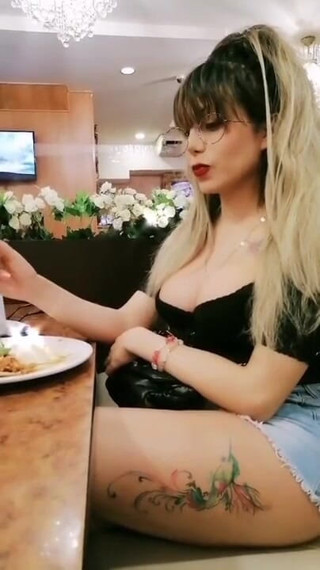 Barbietransxxxx: Tatilde plajda çıplak travesti
