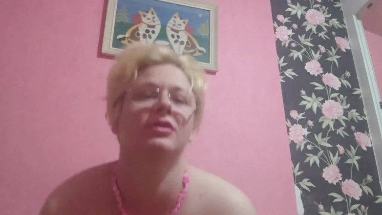 Putarankahotmilf: Striptease,oil,water,pee,lotion wet play