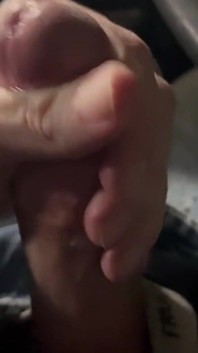 Pre cum handjob menahan kontol menggoda