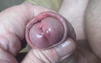 Pellefnatt: ソファに座って、私が乗るディルドで私のお尻の穴で遊ぶ