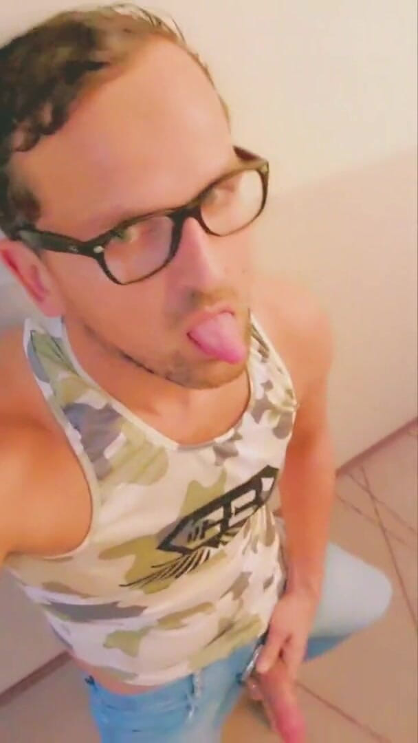 Slutboyben: Slutboyben Cam4 Exhibiționistă de podea la hotel