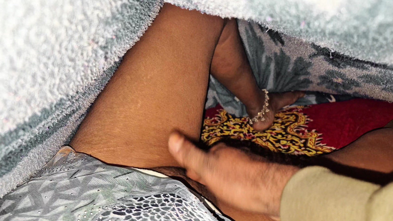 DesiBurChudai: Потирання пизди сексуальної домашньої дружини, індійської дезі сексуальної бхабхі