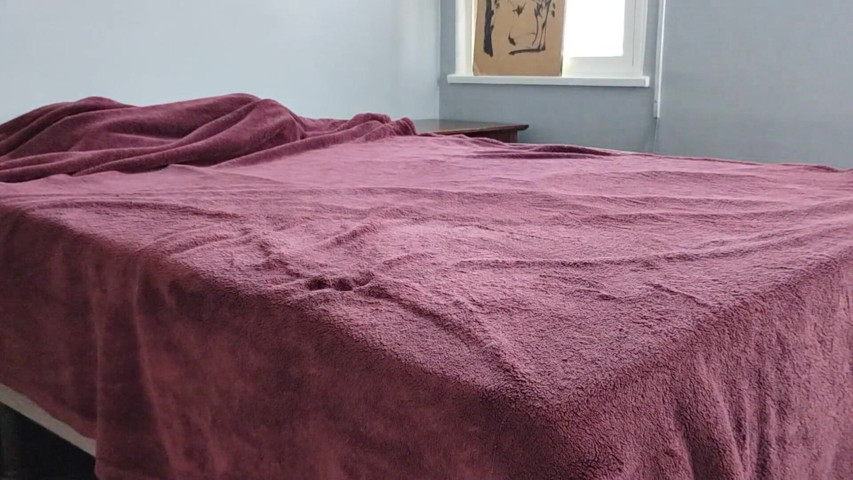 Legs Spread Out + Cumshot (Batbunz)