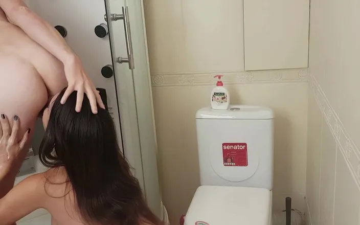 Sweet Buttocks: She Gave a Blowjob and Licked the Ass of the...