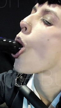 วันพุธ แอดดัมส์ เล่นกับจิ๋มของเธอ