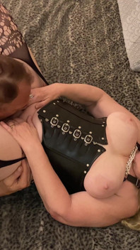 Permainan Kartu Seksi Nenek Carmen Bagian I