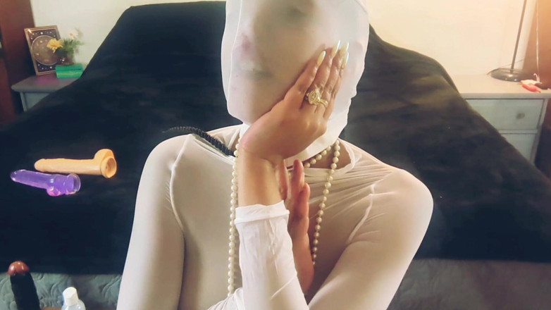 Leather and latex: Quần tất encasement