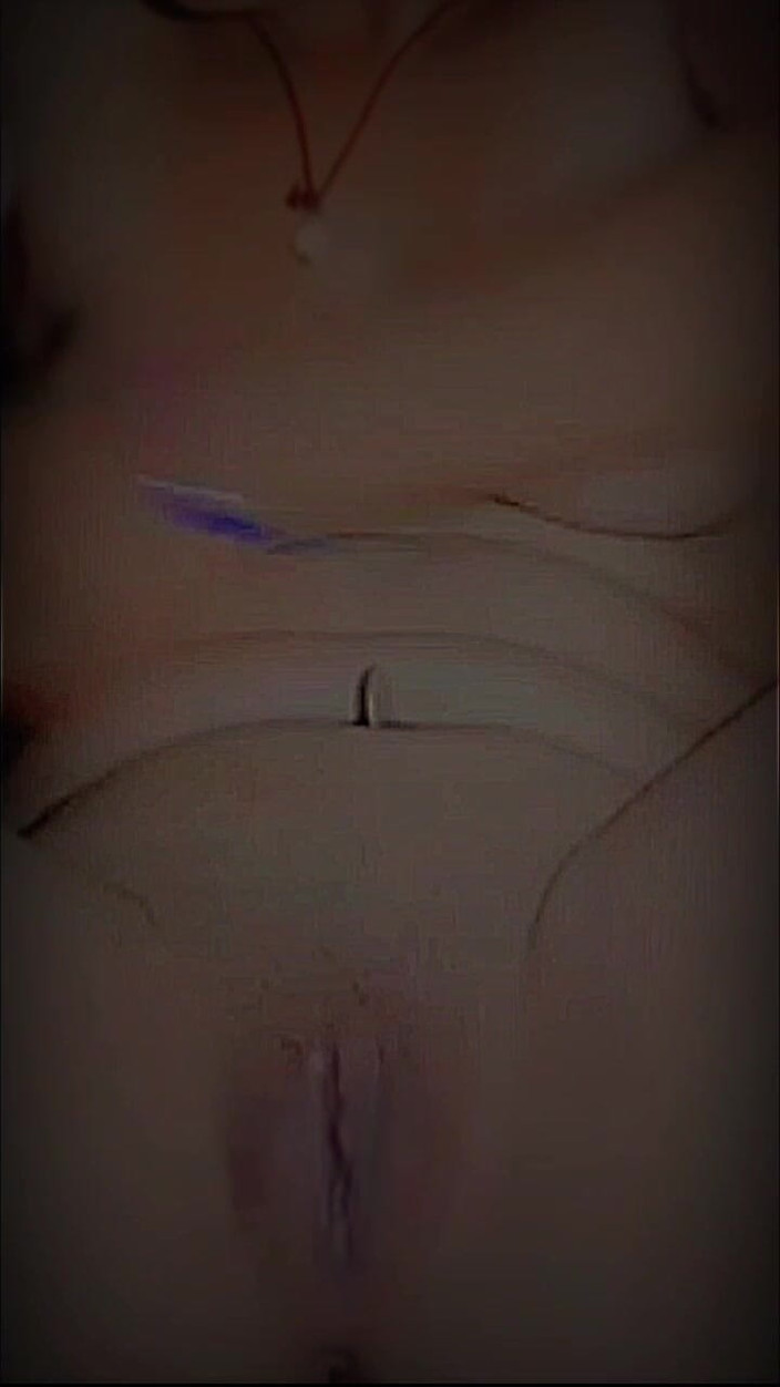 TricolorMusic3: Bella ragazza da sola si masturba