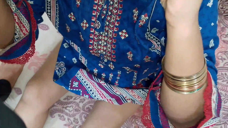 QueenbeautyQB: Sexy indická manželka má sex se svým manželem - desi pár