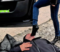 Mistressyammyboots: Jilat sepatu hak tajamku dan bersihin kakiku yang kotor