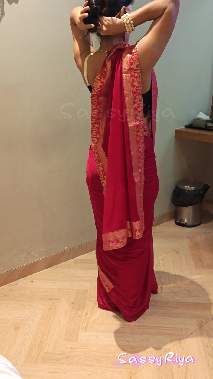 Sassy Riya: Sassy Riya Wearing Saare