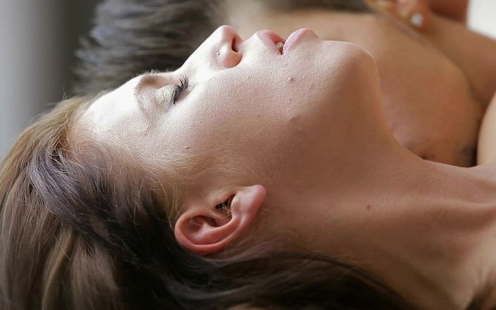 DaringPureXXX: Приємна смоктальна дівчина отримує багато оргазмів