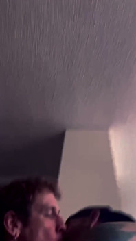 Soft Dom Christian Hunter Thursts jeho tlustý střih skotského ptáka do druhé díry Paka, dokud to už nemůže vzít