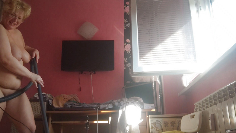 Putarankahotmilf: 裸のセクシーなクリーニング