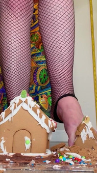 Giganta christmas village slo-mo aplastando destruyendo mis casas de jengibre en cámara lenta