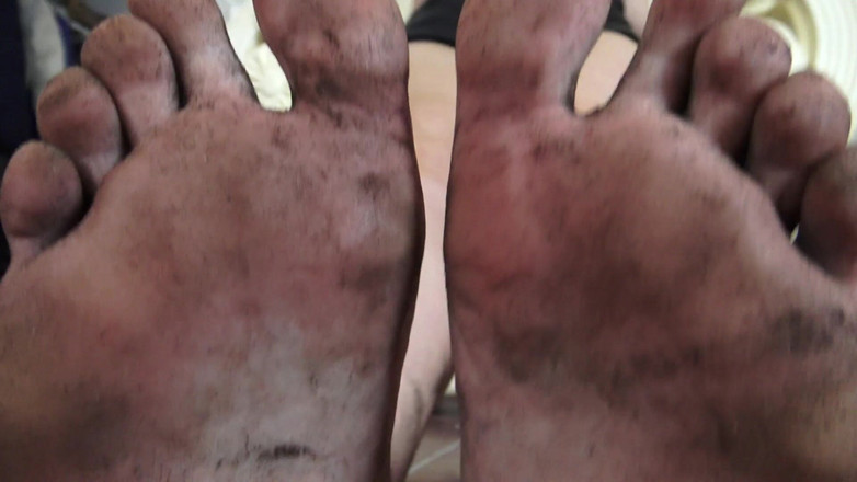 Foot Girls: Ayak temizliği için talimatlar! Rus dominatrix Goldie ayak temizleme talimatları...