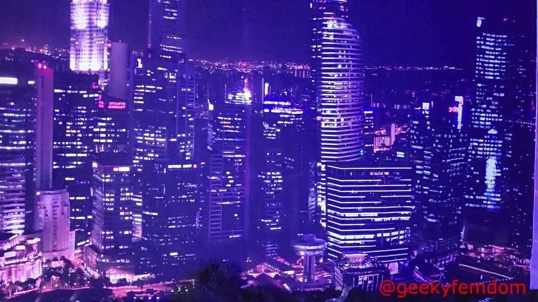 Geeky Femdom: 캣우먼이 로빈을 따먹어 1부