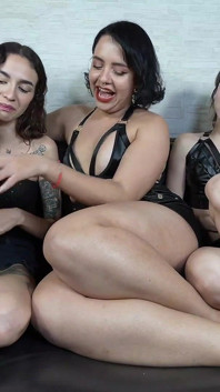 Gadis sange ini dientot ekstrem sama tiga cewek sampai ludah dan telan spermanya sampai ludah
