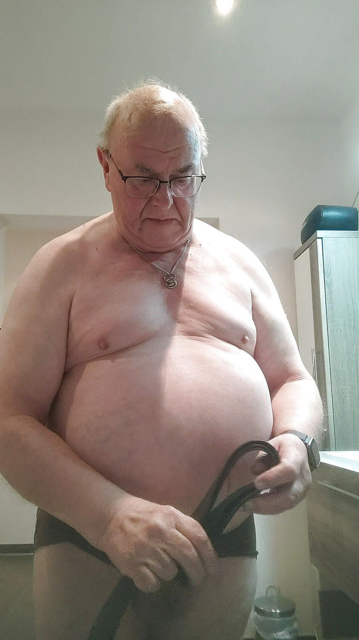 Karlchengeil: Отдолбив сиськи