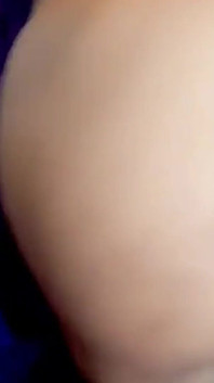 Mi masturbo la mia figa pelosa! Mi sento così bene che ho avuto un orgasmo!