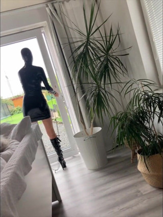 Eve Rest: Latex maid service in high heels and chains