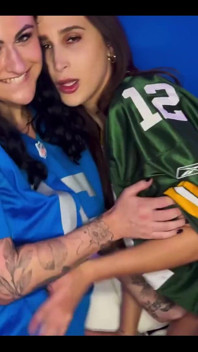 Who’s Ready for the Lions Packers Game?! and I Are! Message Me Gg19 to See Who Comes Out on Top Hehe Go Lions!